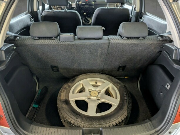 mazda-2-bensin-2011-big-23