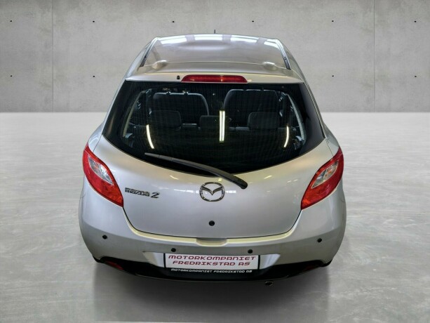 mazda-2-bensin-2011-big-11