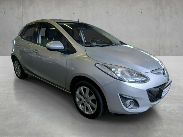 mazda-2-bensin-2011-big-1