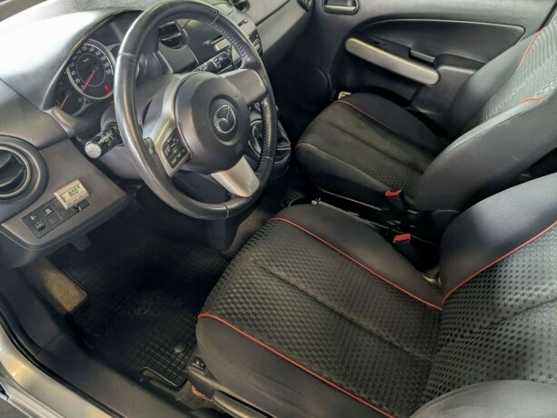 mazda-2-bensin-2011-big-19
