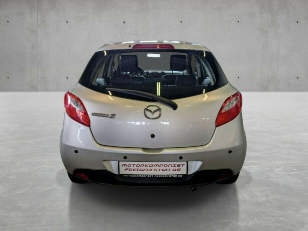 mazda-2-bensin-2011-big-10