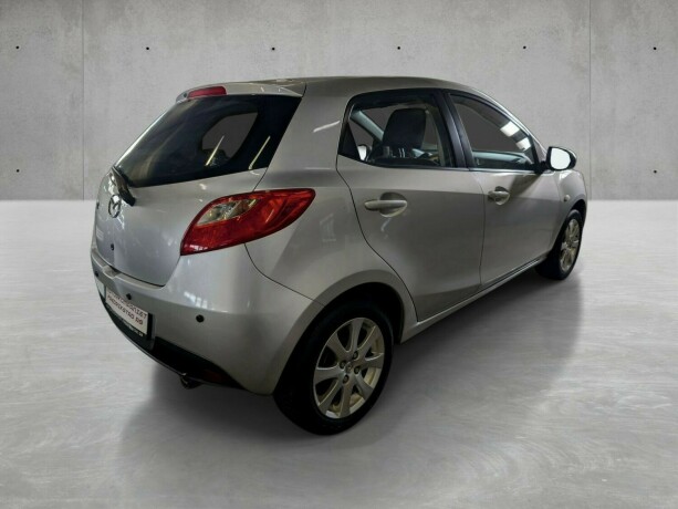 mazda-2-bensin-2011-big-3