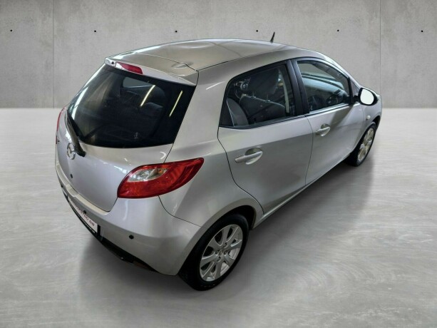 mazda-2-bensin-2011-big-7