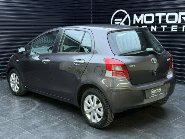 toyota-yaris-bensin-2011-big-1