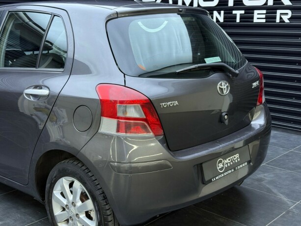 toyota-yaris-bensin-2011-big-5