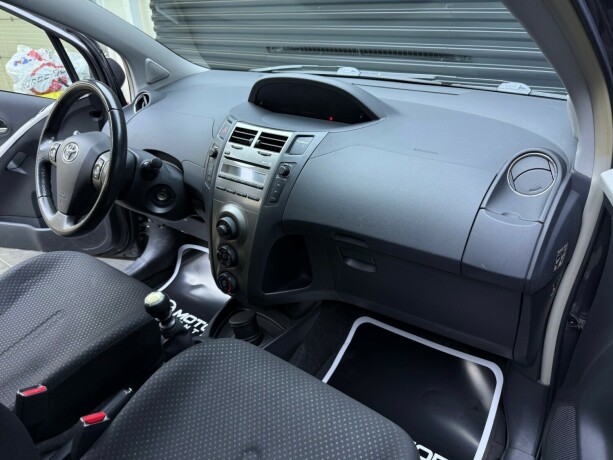 toyota-yaris-bensin-2011-big-11