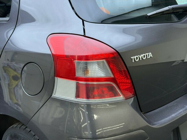 toyota-yaris-bensin-2011-big-6