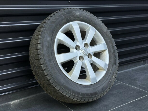 toyota-yaris-bensin-2011-big-24