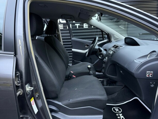 toyota-yaris-bensin-2011-big-20