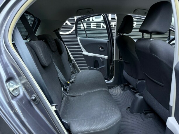 toyota-yaris-bensin-2011-big-22