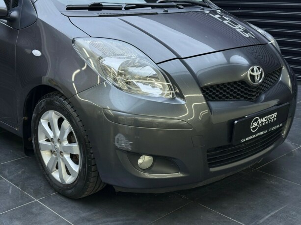 toyota-yaris-bensin-2011-big-2