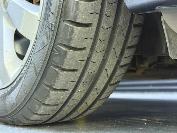 toyota-yaris-bensin-2011-big-8