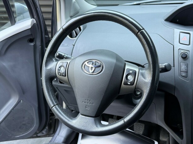 toyota-yaris-bensin-2011-big-12