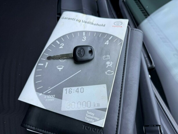 toyota-yaris-bensin-2011-big-25