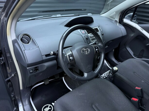 toyota-yaris-bensin-2011-big-10