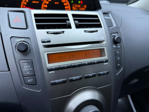 toyota-yaris-bensin-2011-big-15