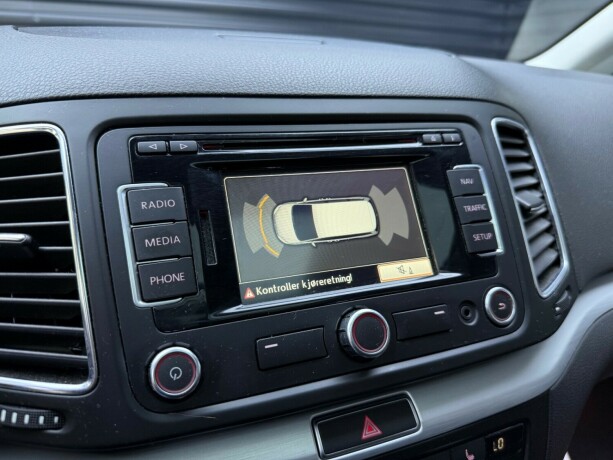volkswagen-sharan-diesel-2013-big-19