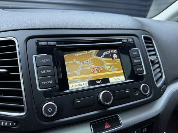 volkswagen-sharan-diesel-2013-big-16