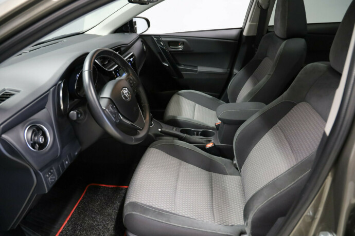 toyota-auris-elektrisitetbensin-2019-big-7