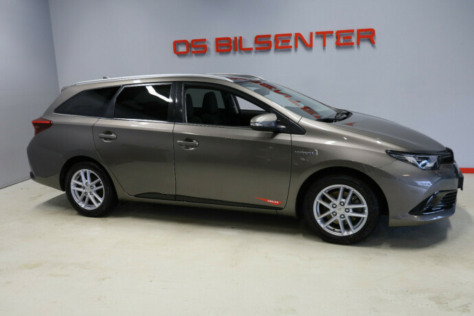 toyota-auris-elektrisitetbensin-2019-big-2