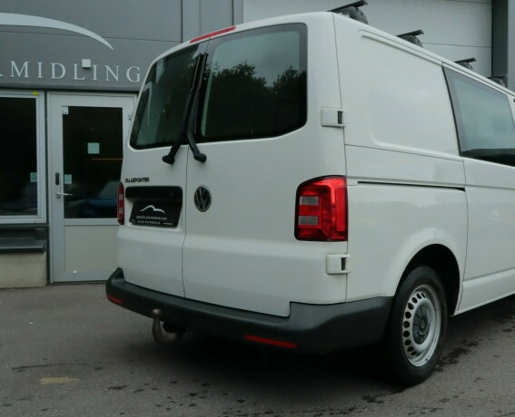 volkswagen-transporter-diesel-2018-big-2