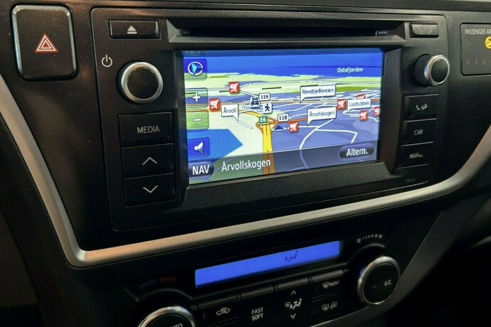 toyota-auris-elektrisitetbensin-2013-big-5