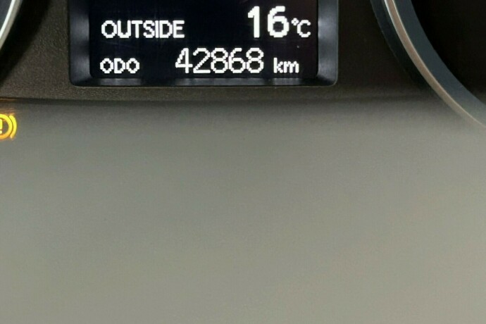 toyota-auris-elektrisitetbensin-2013-big-3