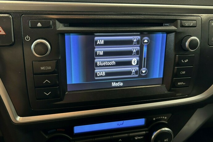 toyota-auris-elektrisitetbensin-2013-big-6