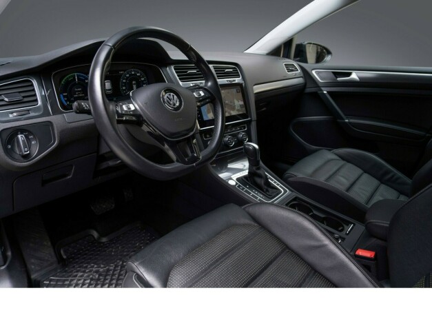 volkswagen-golf-elektrisitet-2020-big-17