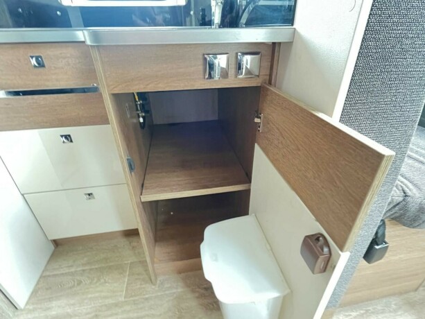 dethleffs-trend-i-7057-2-enkle-senger-truma-6eh-diesel-2018-big-32