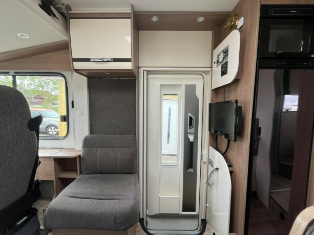 dethleffs-trend-i-7057-2-enkle-senger-truma-6eh-diesel-2018-big-21