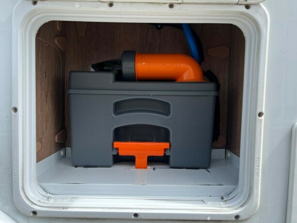 dethleffs-trend-i-7057-2-enkle-senger-truma-6eh-diesel-2018-big-8