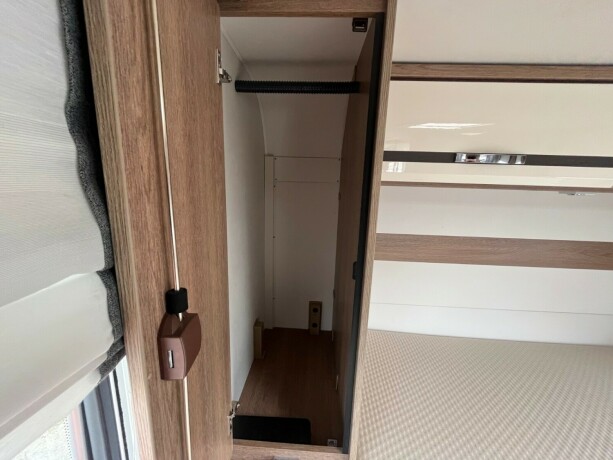 dethleffs-trend-i-7057-2-enkle-senger-truma-6eh-diesel-2018-big-45