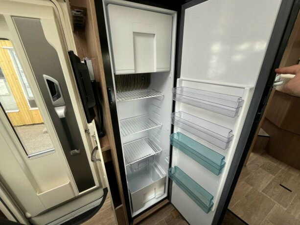 dethleffs-trend-i-7057-2-enkle-senger-truma-6eh-diesel-2018-big-36