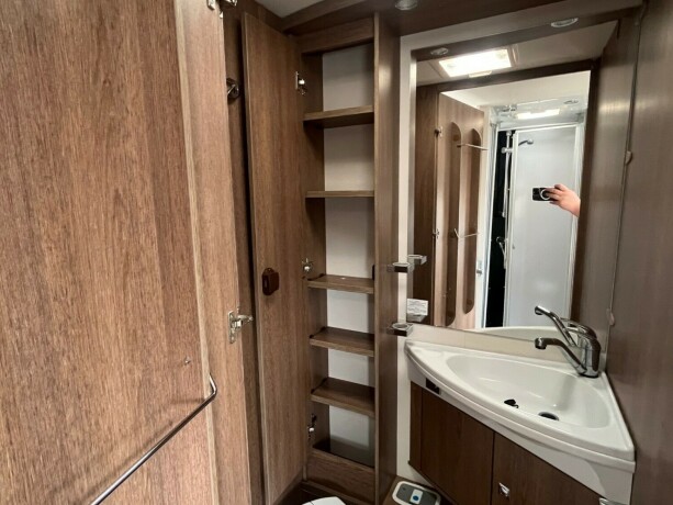 dethleffs-trend-i-7057-2-enkle-senger-truma-6eh-diesel-2018-big-40