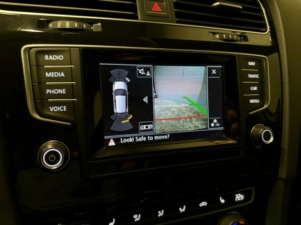 volkswagen-golf-diesel-2013-big-24