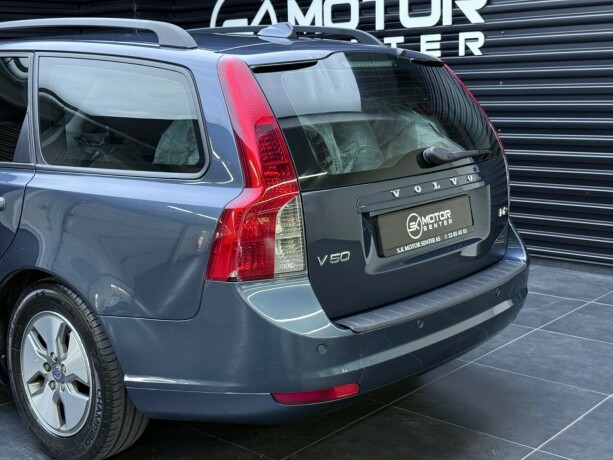 volvo-v50-diesel-2011-big-5