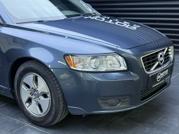 volvo-v50-diesel-2011-big-2