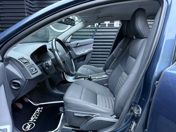 volvo-v50-diesel-2011-big-23