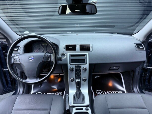 volvo-v50-diesel-2011-big-9