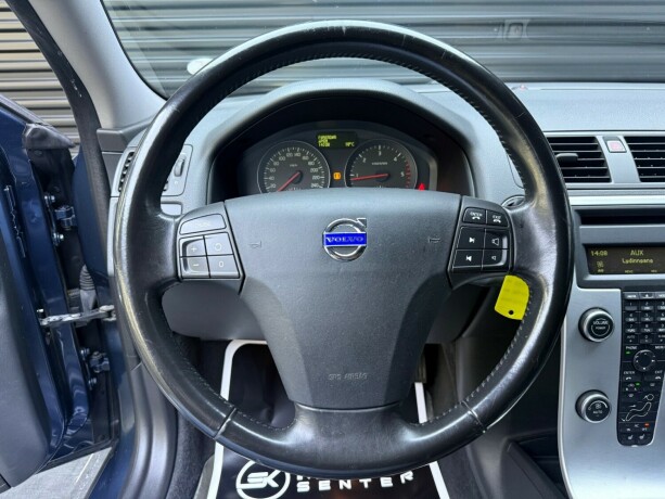 volvo-v50-diesel-2011-big-13