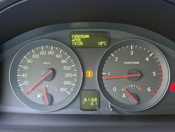 volvo-v50-diesel-2011-big-16