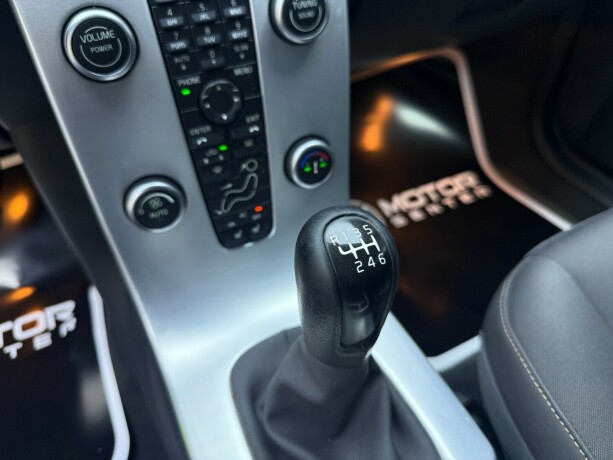 volvo-v50-diesel-2011-big-22
