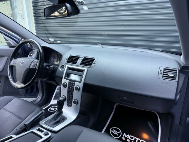 volvo-v50-diesel-2011-big-11