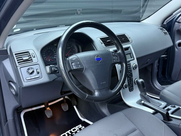 volvo-v50-diesel-2011-big-10