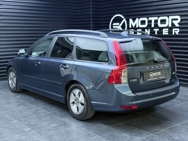 volvo-v50-diesel-2011-big-1
