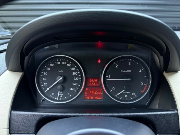 bmw-x1-diesel-2011-big-14