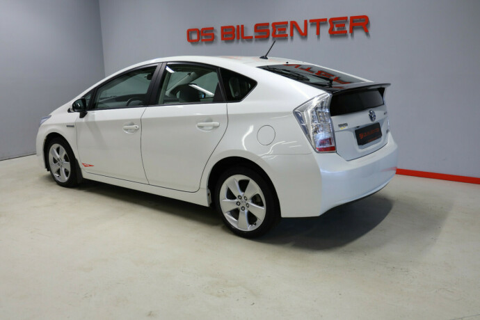 toyota-prius-bensin-2011-big-5