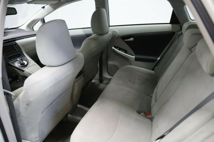 toyota-prius-bensin-2011-big-9