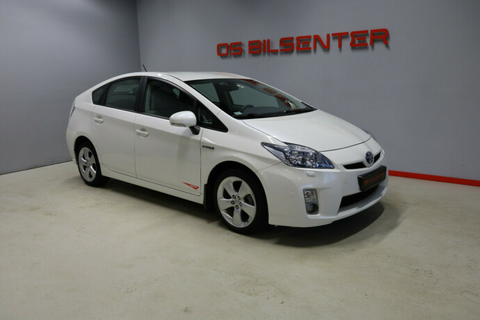 toyota-prius-bensin-2011-big-0